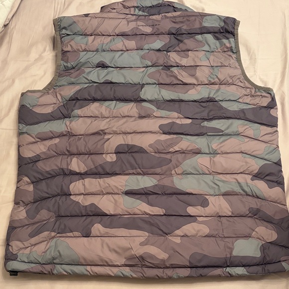 Columbia Men's XL Powder Lite Omno-Heat Green and Black Camo Puffer Vest - Picture 11 of 11